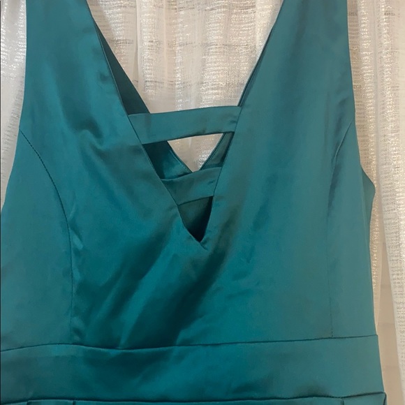 Green satin dress - Picture 3 of 3
